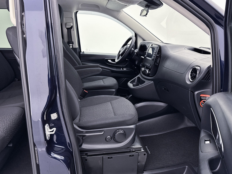 Фото интерьера 3: Легковой фургон, Грузопассажирский фургон Mercedes-Benz Vito 114 CDI DC Lang Dubbele Cabine Led Trekhaak Navigatie Achteruitrijcamera Apple Carplay/Android Auto