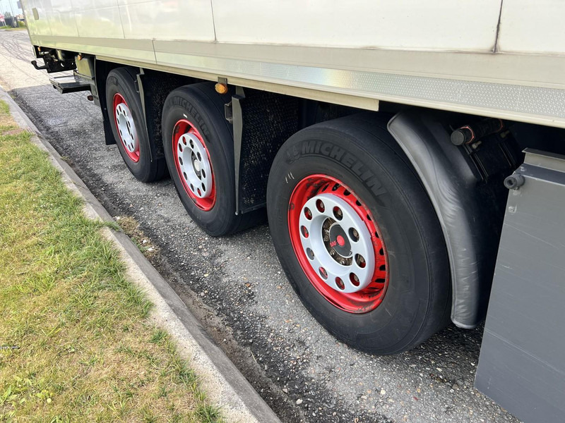 Kögel 3 - assige koeloplegger Carrier vector 1550 - Полуприцеп-рефрижератор: фото 5 Kögel 3 - assige koeloplegger Carrier vector 1550 - Полуприцеп-рефрижератор: фото 5