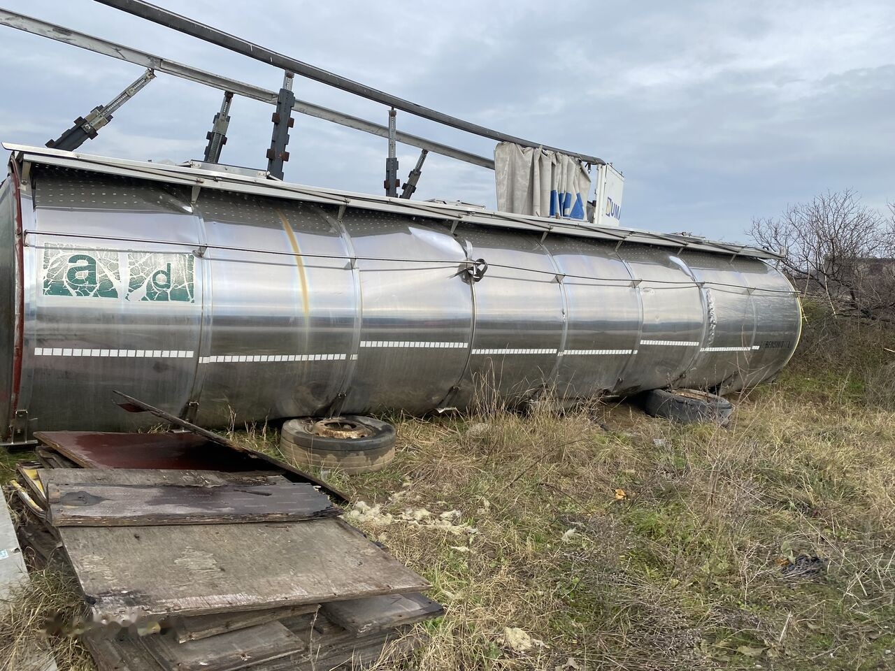 Magyar REZERVOR CISTERNA INOX ALIMENTAR in stare buna - Танк-контейнер: фото 3 Magyar REZERVOR CISTERNA INOX ALIMENTAR in stare buna - Танк-контейнер: фото 3