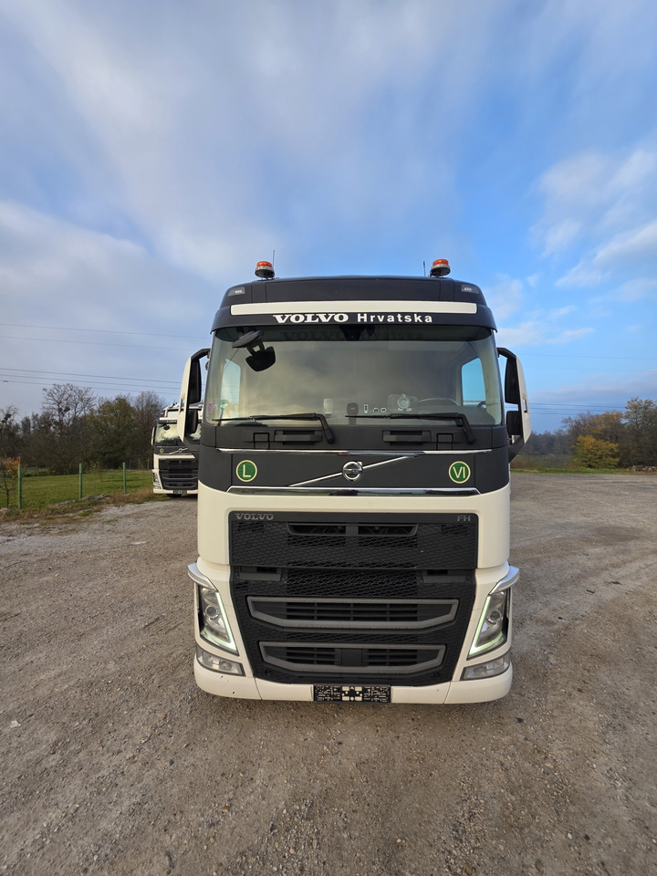 VOLVO FH500 Globetrotter Euro 6 - Тентованный грузовик: фото 2 VOLVO FH500 Globetrotter Euro 6 - Тентованный грузовик: фото 2