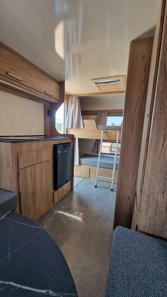 N-LAZUR Niewiadów Nowa Przyczepa Kempingowa dla 4 osób z Łazienką - Прицеп дача: фото 2 N-LAZUR Niewiadów Nowa Przyczepa Kempingowa dla 4 osób z Łazienką - Прицеп дача: фото 2