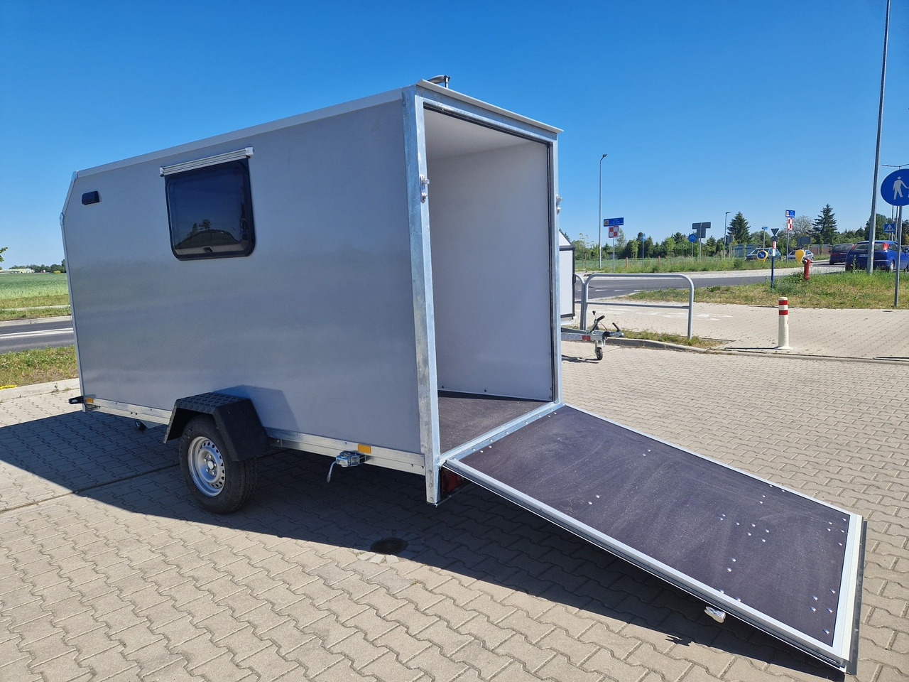 Przyczepa kempingowa Motocamp dla motocykla - Прицеп дача: фото 1 Przyczepa kempingowa Motocamp dla motocykla - Прицеп дача: фото 1