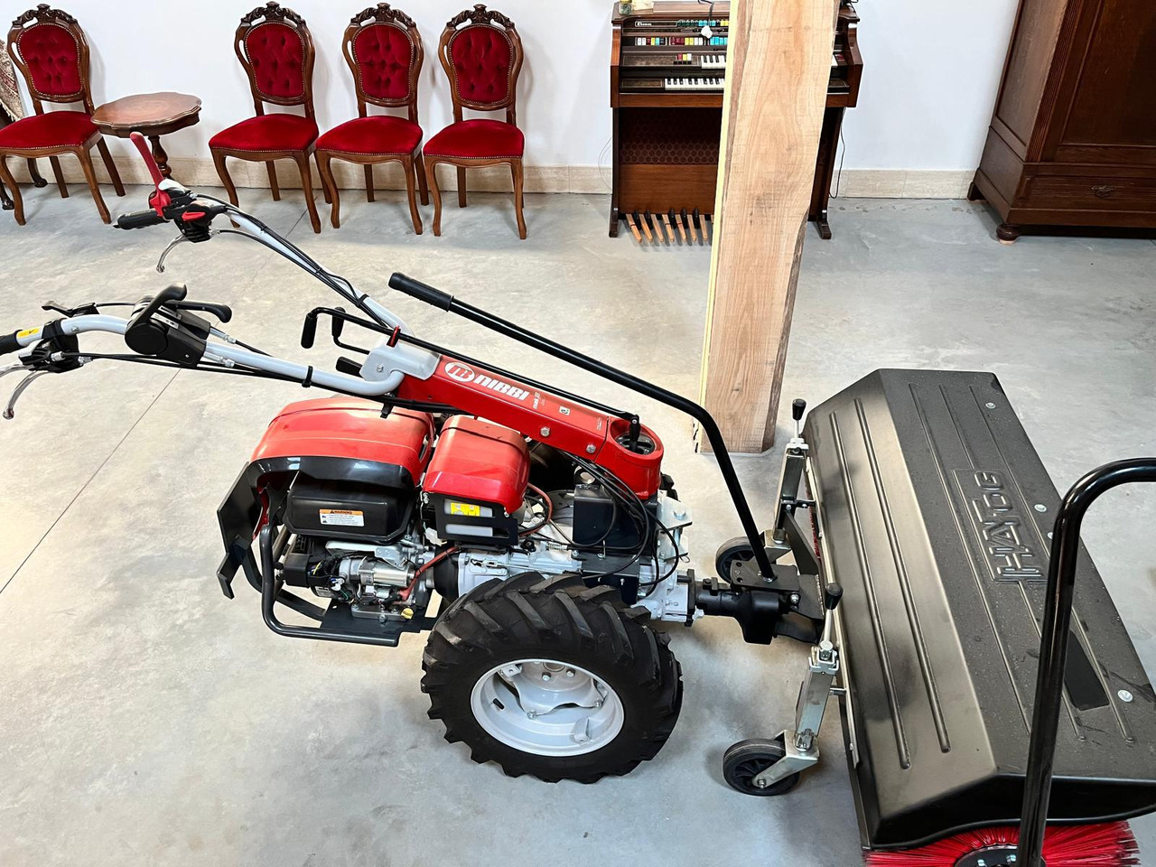 Emak mak 18 - Промышленная подметальная машина: фото 1 Emak mak 18 - Промышленная подметальная машина: фото 1