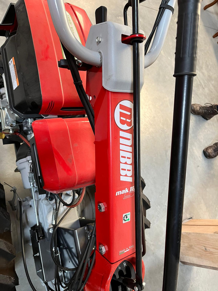 Emak mak 18 - Промышленная подметальная машина: фото 3 Emak mak 18 - Промышленная подметальная машина: фото 3