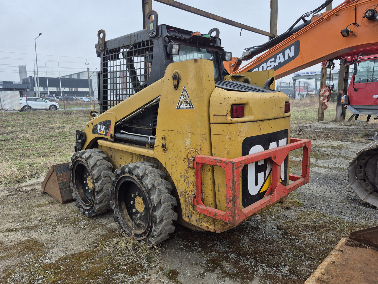CATERPILLAR 216B3 - Мини-погрузчик с бортовым поворотом: фото 3 CATERPILLAR 216B3 - Мини-погрузчик с бортовым поворотом: фото 3