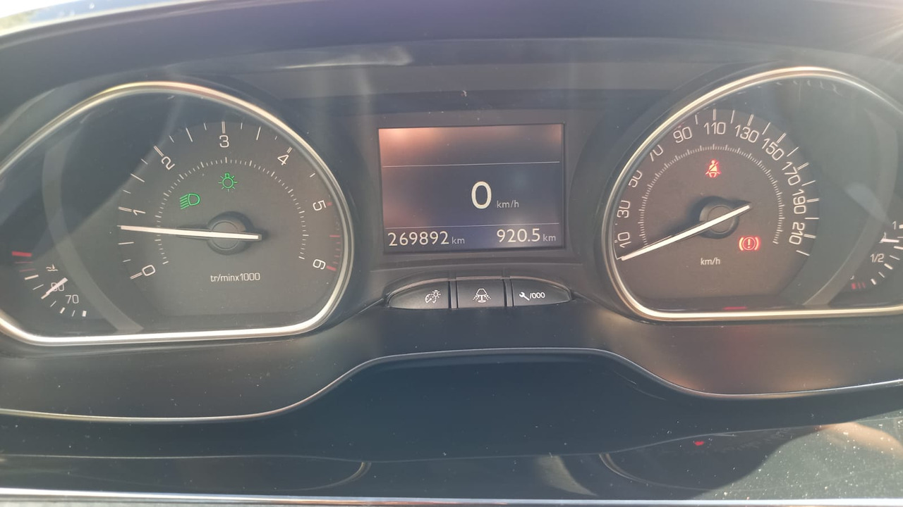 Седан PEUGEOT 2008: фото 6