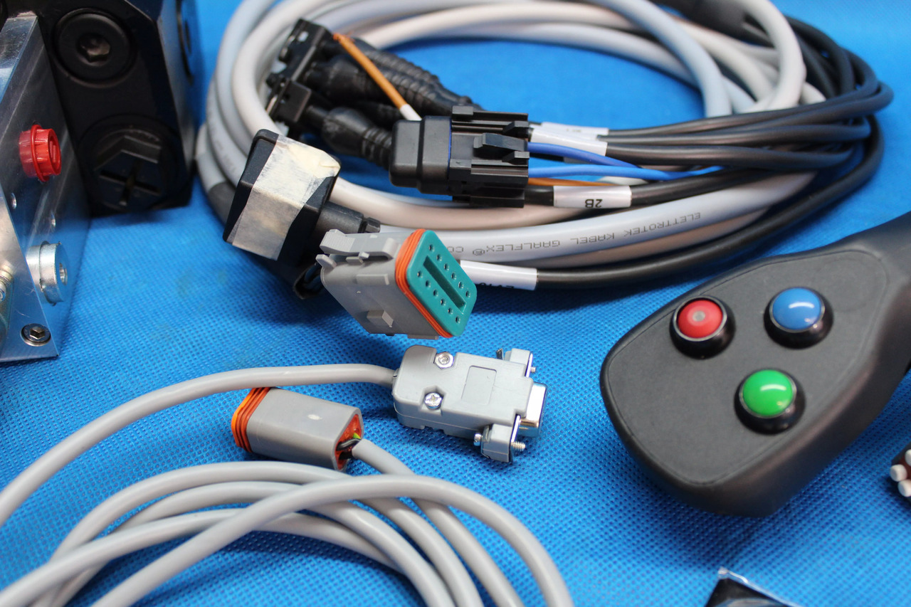 Joystick + AKON LVM92 Proportional Valve 90 L/Min 2 Sections for Loader, Closed - Фронтальный погрузчик для трактора для Грузовиков: фото 5 Joystick + AKON LVM92 Proportional Valve 90 L/Min 2 Sections for Loader, Closed - Фронтальный погрузчик для трактора для Грузовиков: фото 5