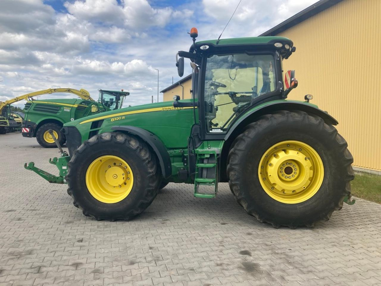 John Deere 8320 R AUTOPOWER - Трактор: фото 2 John Deere 8320 R AUTOPOWER - Трактор: фото 2
