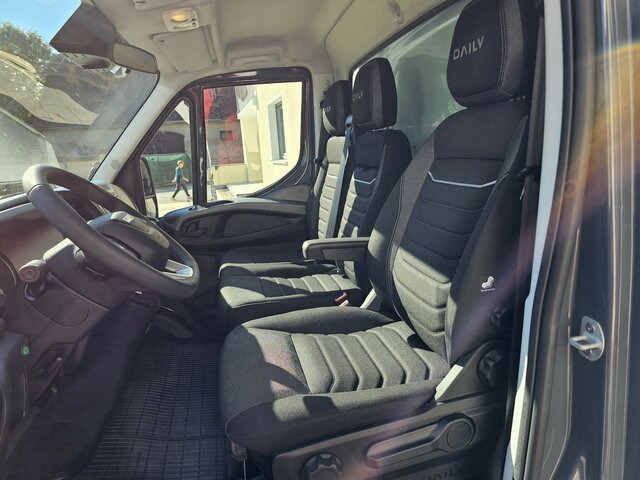 IVECO Daily 35S18 3.0 Koffer Voll-LED Navigation - Малотоннажный фургон: фото 2 IVECO Daily 35S18 3.0 Koffer Voll-LED Navigation - Малотоннажный фургон: фото 2
