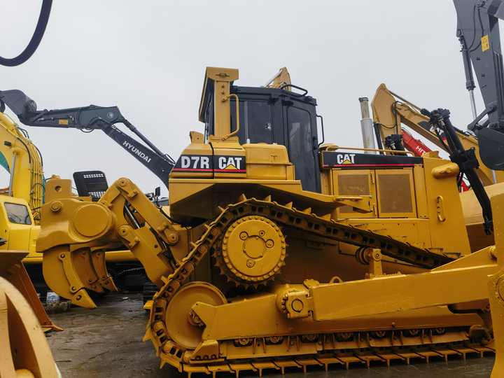 90% new Second Hand Construction Machinery Caterpillar D7R used cat d7r caterpillar bulldozer in stock - Бульдозер: фото 4 90% new Second Hand Construction Machinery Caterpillar D7R used cat d7r caterpillar bulldozer in stock - Бульдозер: фото 4