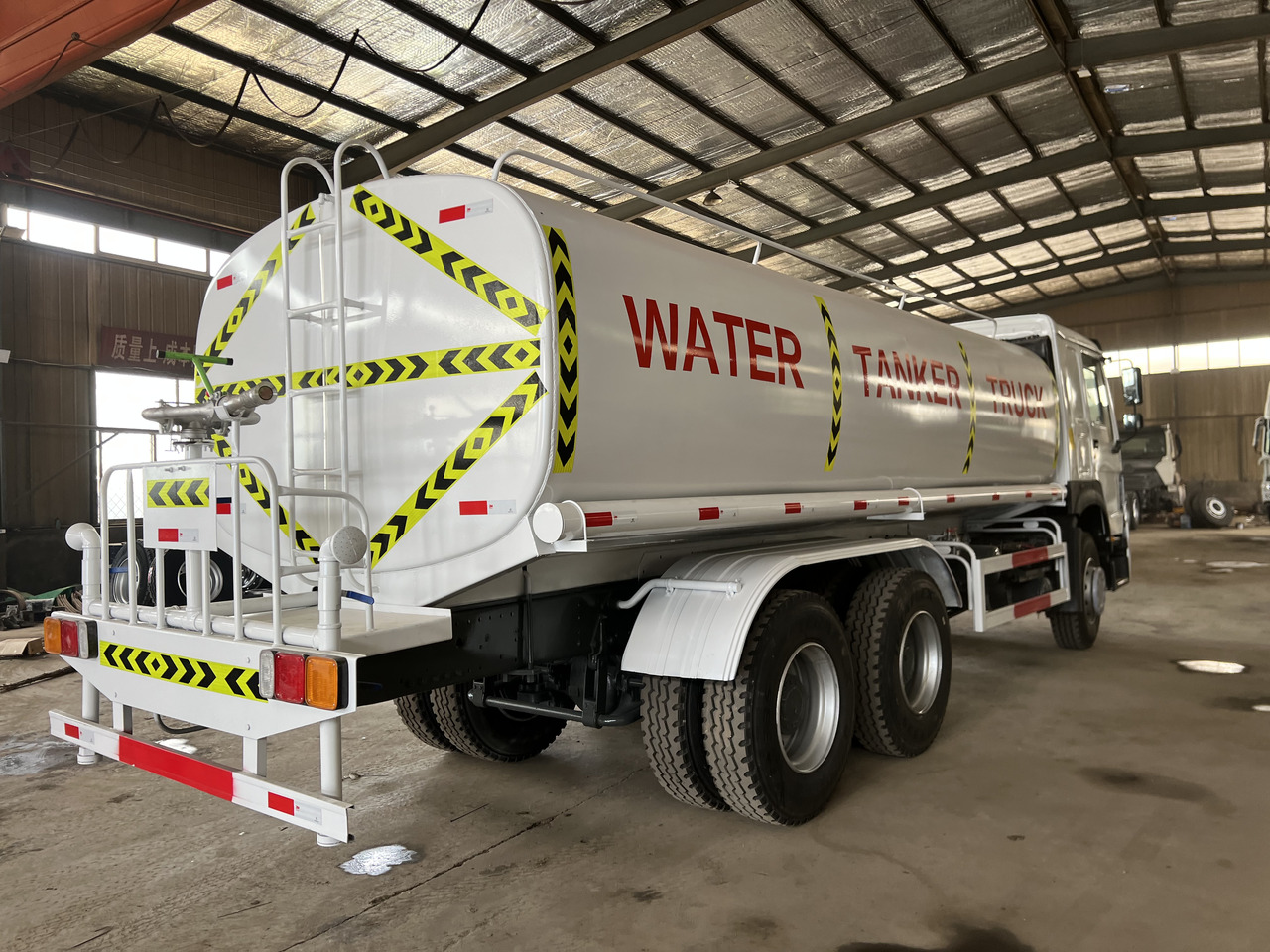 HOWO used water tank truck - Грузовик-цистерна: фото 3 HOWO used water tank truck - Грузовик-цистерна: фото 3