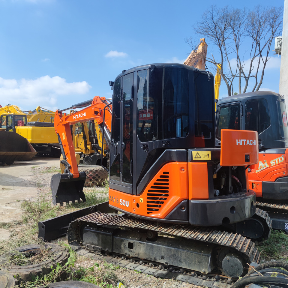 Hitachi ZX50 Excavator - Гусеничный экскаватор: фото 1 Hitachi ZX50 Excavator - Гусеничный экскаватор: фото 1