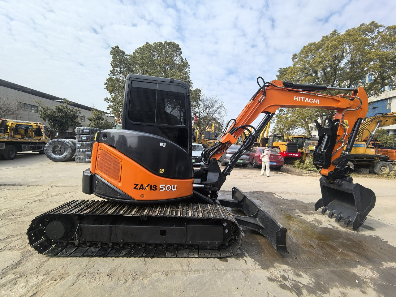 Hitachi ZX50 Excavator - Гусеничный экскаватор: фото 1 Hitachi ZX50 Excavator - Гусеничный экскаватор: фото 1