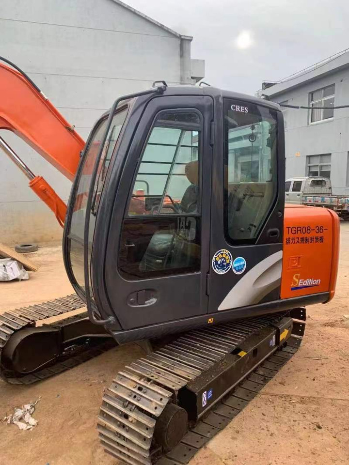 Hitachi ZX70 Excavator - Гусеничный экскаватор: фото 1 Hitachi ZX70 Excavator - Гусеничный экскаватор: фото 1
