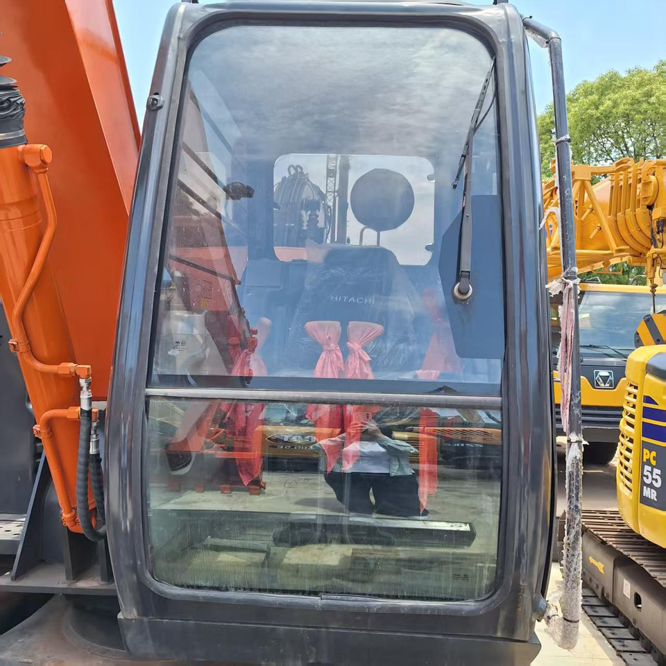 Hitachi ZX70 Excavator - Гусеничный экскаватор: фото 1 Hitachi ZX70 Excavator - Гусеничный экскаватор: фото 1