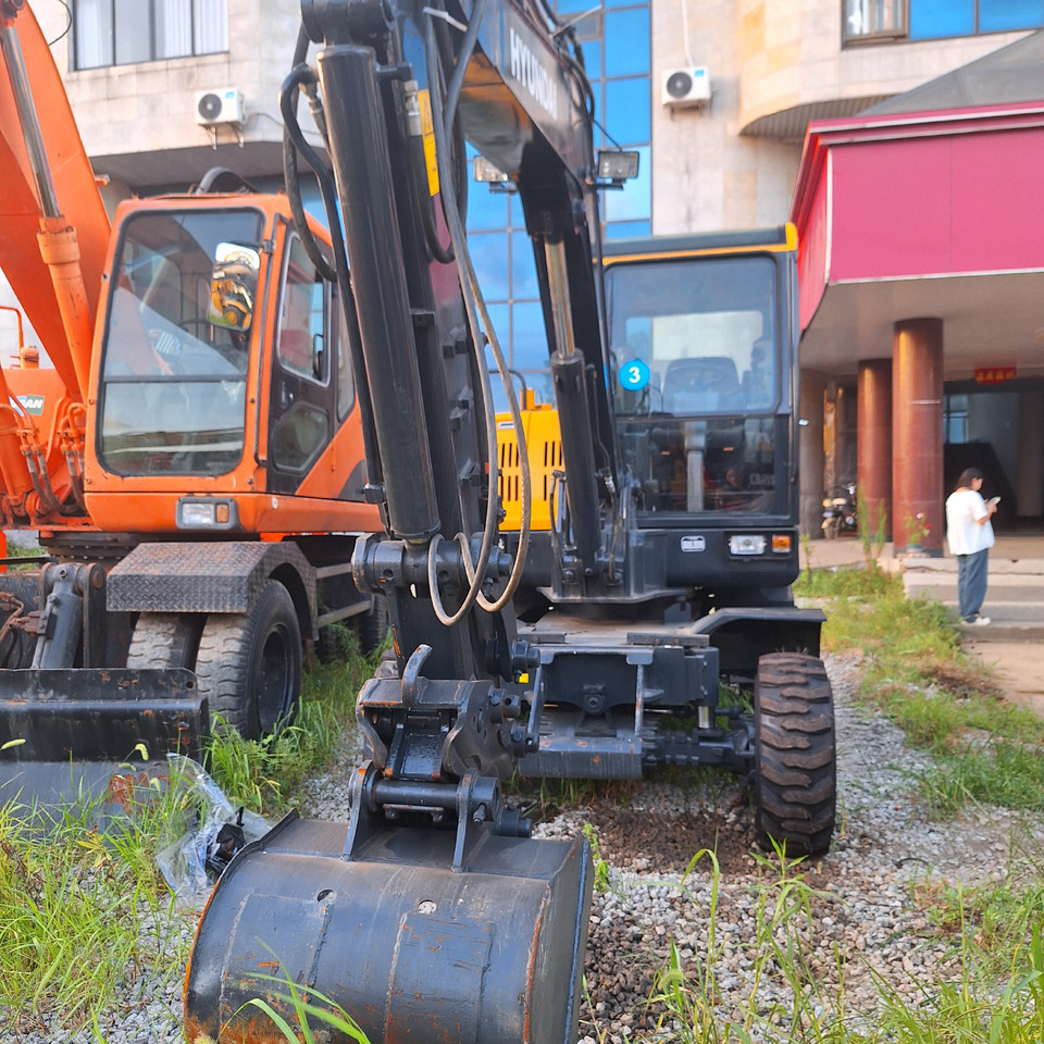Hyundai HW60 excavator - Колёсный экскаватор: фото 2 Hyundai HW60 excavator - Колёсный экскаватор: фото 2