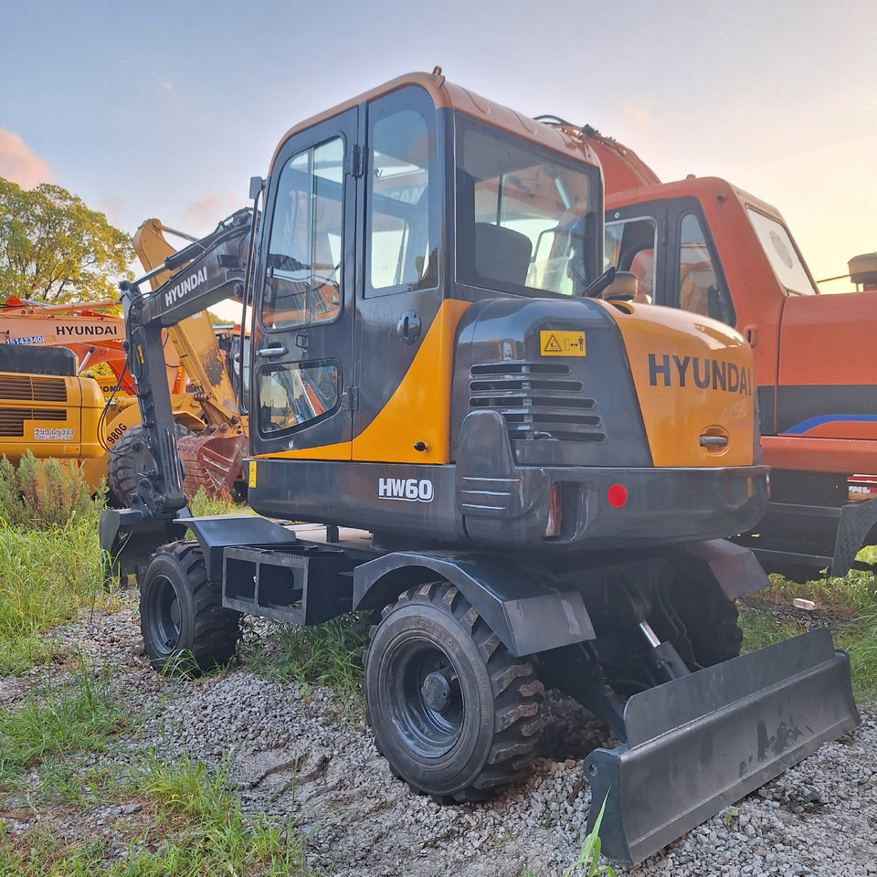 Колёсный экскаватор Hyundai HW60  excavator: фото 6