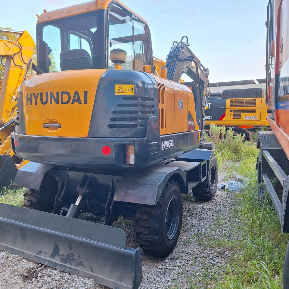 Hyundai HW60 excavator - Колёсный экскаватор: фото 3 Hyundai HW60 excavator - Колёсный экскаватор: фото 3
