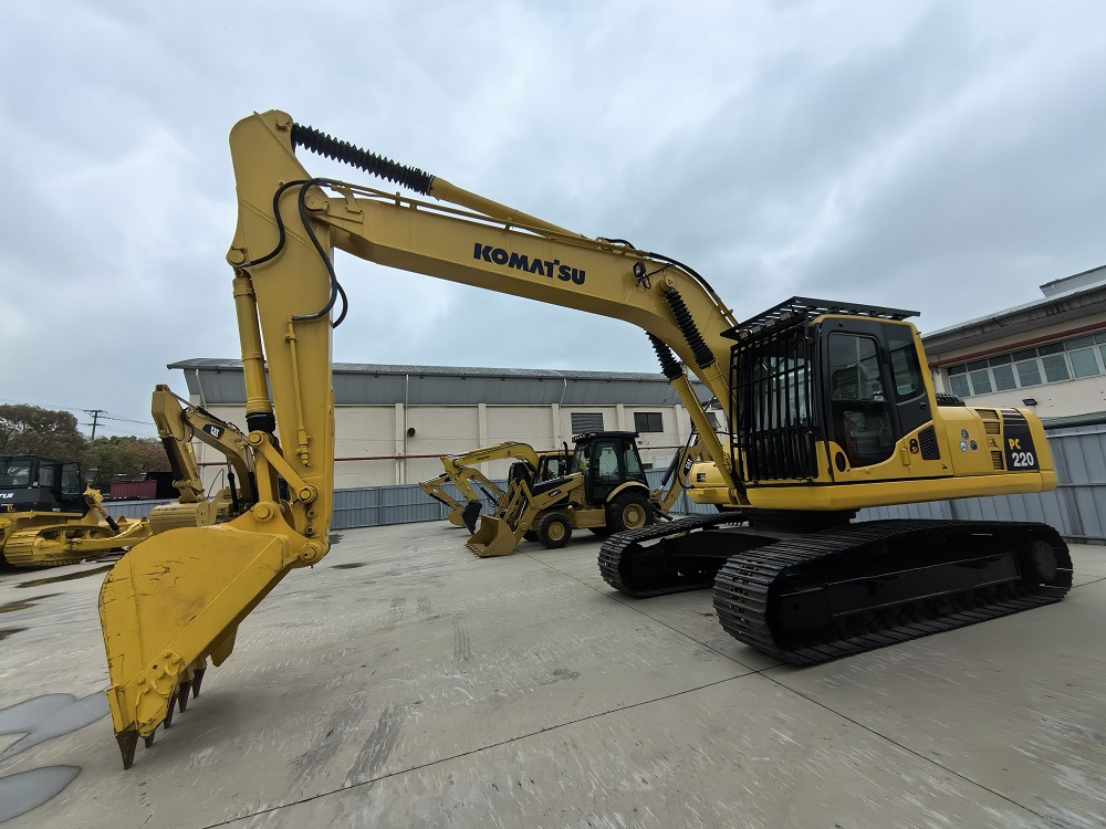 KOMATSU PC220-8 excavator - Гусеничный экскаватор: фото 1 KOMATSU PC220-8 excavator - Гусеничный экскаватор: фото 1