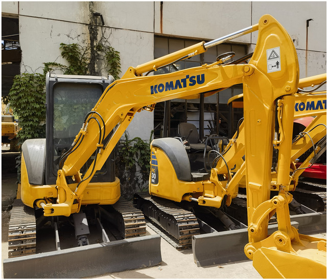 Komatsu PC35MR-3 excavator - Гусеничный экскаватор: фото 2 Komatsu PC35MR-3 excavator - Гусеничный экскаватор: фото 2