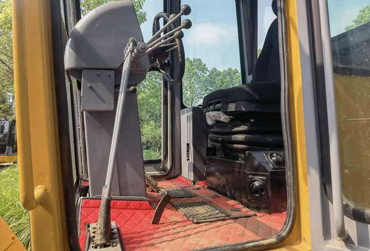 Original Japan caterpillar used motor grader 140H for sale CAT 140H 120H 120K second hand grader - Грейдер: фото 4 Original Japan caterpillar used motor grader 140H for sale CAT 140H 120H 120K second hand grader - Грейдер: фото 4