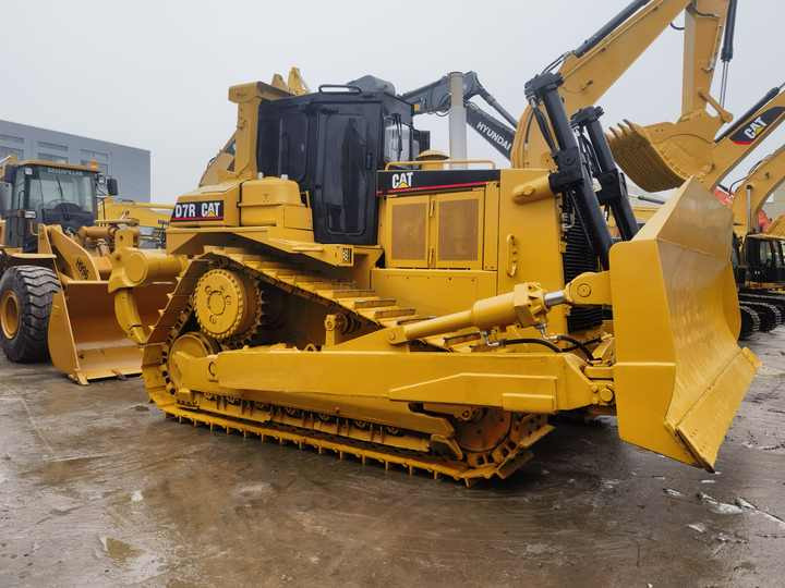 Second Hand Caterpillar CAT D7G D7R Bulldozer Used CAT D7R in stock in shanghai yard - Бульдозер: фото 2 Second Hand Caterpillar CAT D7G D7R Bulldozer Used CAT D7R in stock in shanghai yard - Бульдозер: фото 2