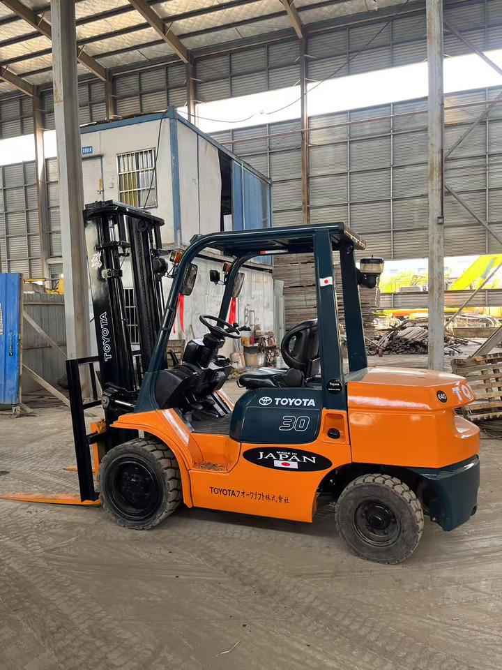Toyota FD30 Forklift - Дизельный погрузчик: фото 3 Toyota FD30 Forklift - Дизельный погрузчик: фото 3