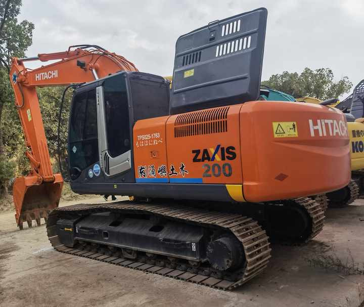 Used excavator Hitachi 20 ton original Japan Hitachi ZX200-3 ZX200-5G EX200-5 ZX240 Excavator FOR SALE - Экскаватор: фото 2 Used excavator Hitachi 20 ton original Japan Hitachi ZX200-3 ZX200-5G EX200-5 ZX240 Excavator FOR SALE - Экскаватор: фото 2