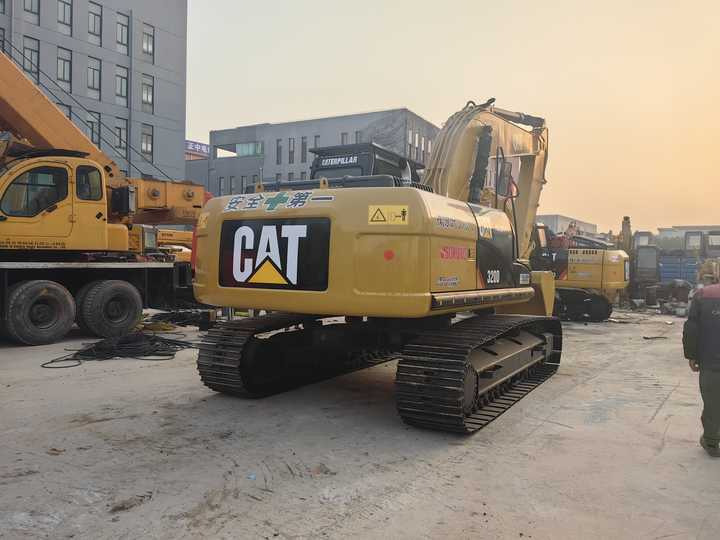 Used excavator cat320 Japan brand Used CAT 320 Excavator Caterpillar 320D Crawler Excavator CAT320 used digger for sale - Гусеничный экскаватор: фото 2 Used excavator cat320 Japan brand Used CAT 320 Excavator Caterpillar 320D Crawler Excavator CAT320 used digger for sale - Гусеничный экскаватор: фото 2