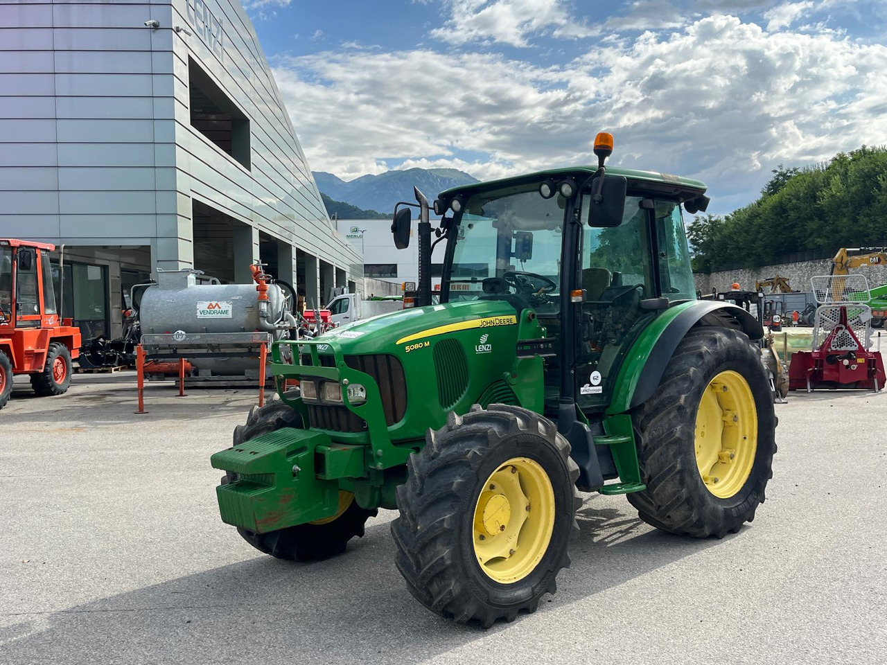 JOHN DEERE 5080 M - Трактор: фото 2 JOHN DEERE 5080 M - Трактор: фото 2