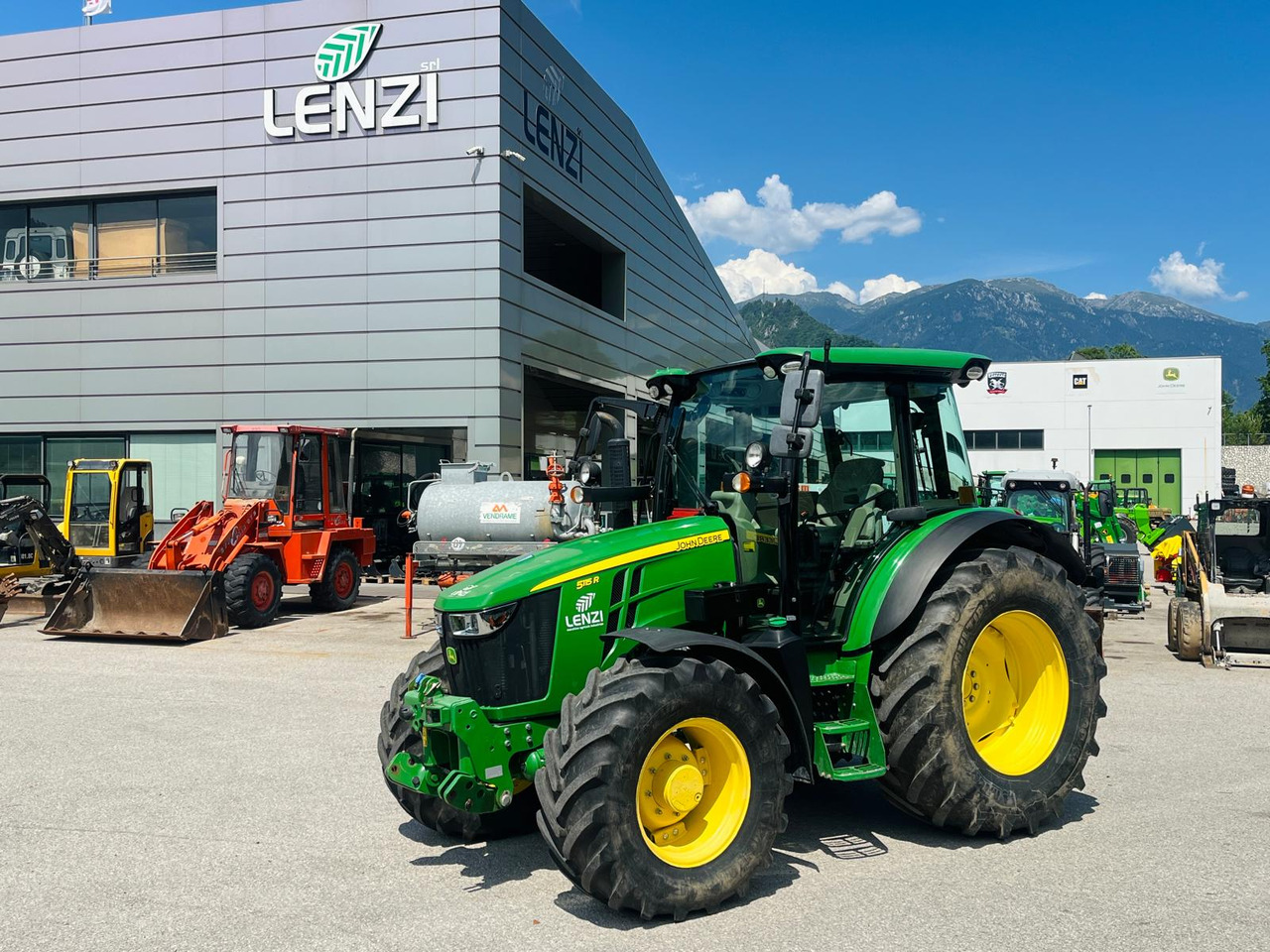 JOHN DEERE 5115R - Трактор: фото 1 JOHN DEERE 5115R - Трактор: фото 1