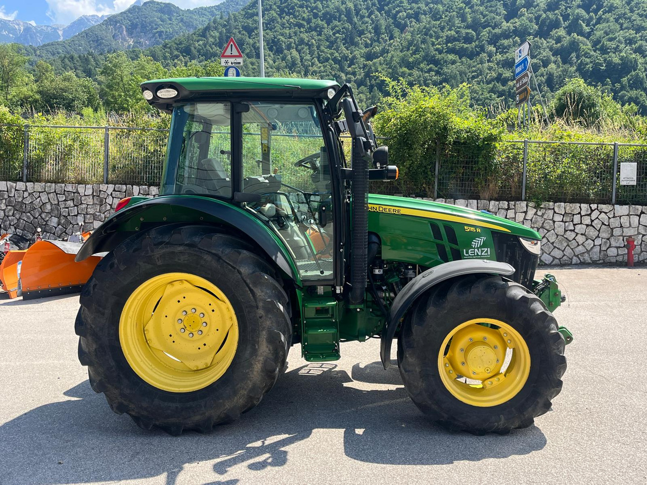 JOHN DEERE 5115R - Трактор: фото 5 JOHN DEERE 5115R - Трактор: фото 5