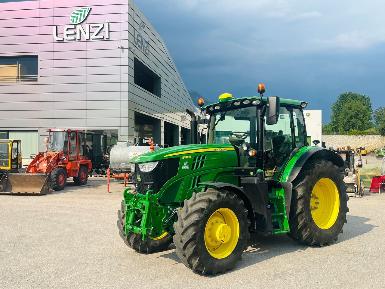 JOHN DEERE 6145 R - Трактор: фото 1 JOHN DEERE 6145 R - Трактор: фото 1