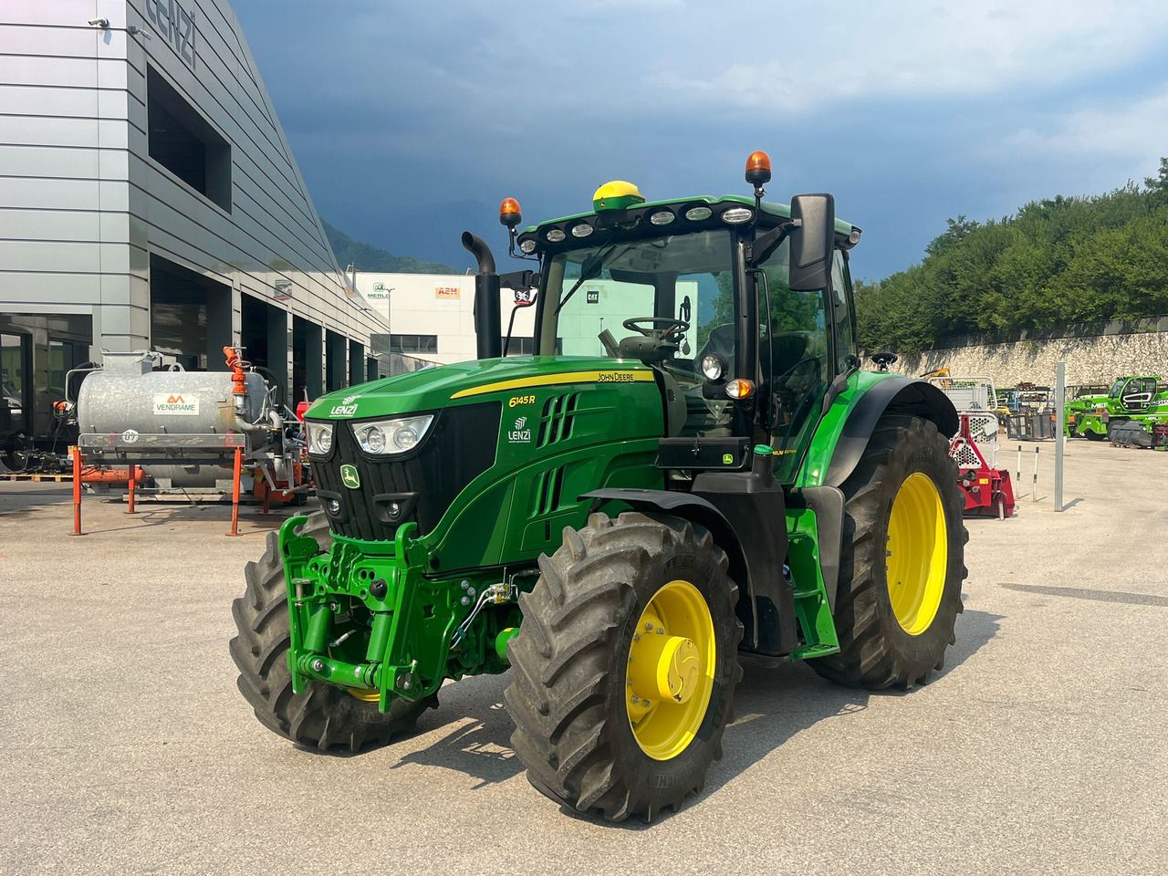 JOHN DEERE 6145 R - Трактор: фото 2 JOHN DEERE 6145 R - Трактор: фото 2