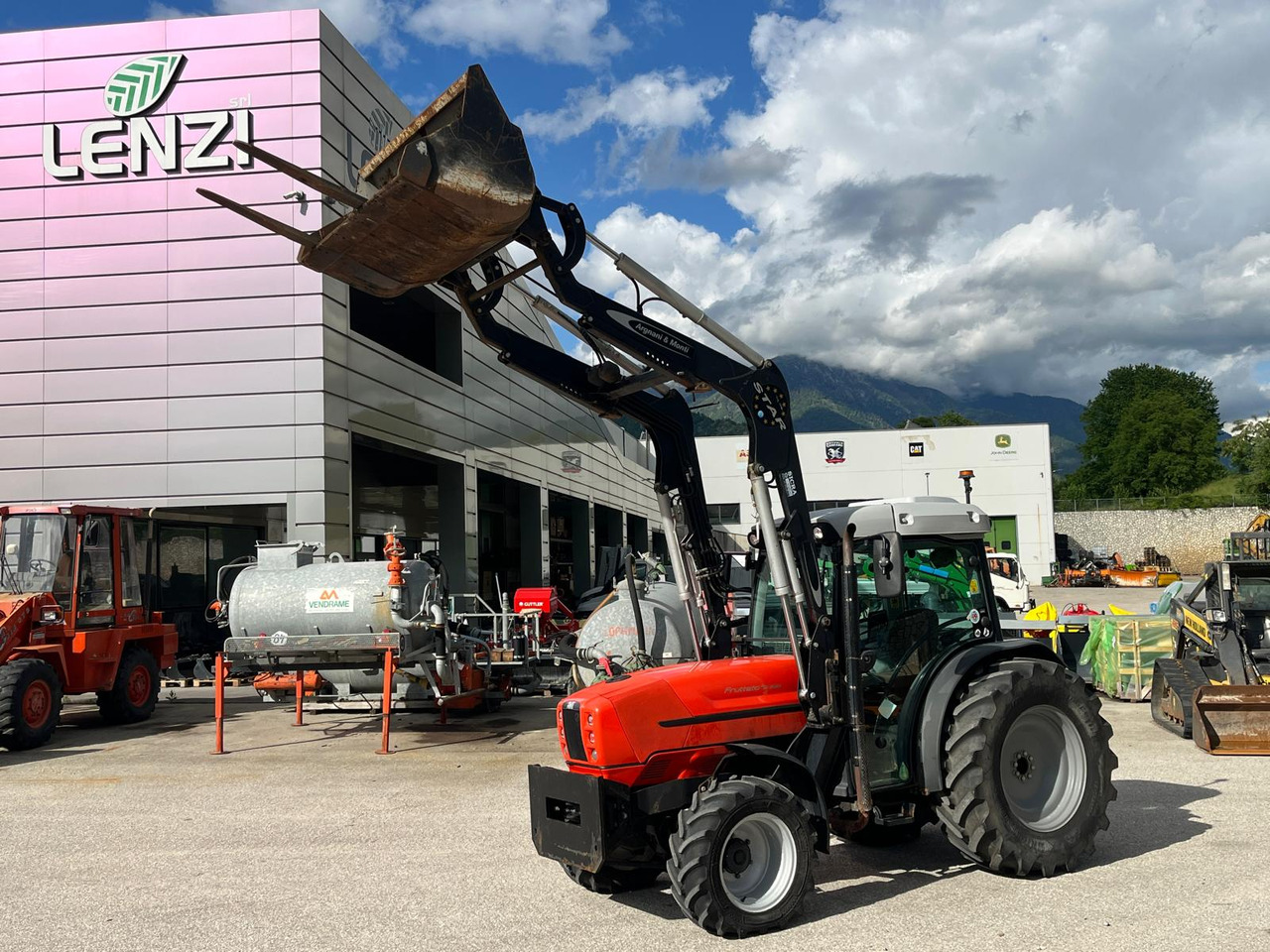 SAME FRUTTETO S 100 – CARICATORE - Трактор: фото 1 SAME FRUTTETO S 100 – CARICATORE - Трактор: фото 1