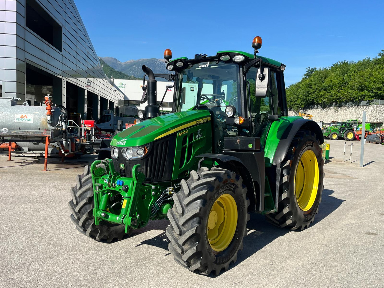 TRATTORE JOHN DEERE 6100M - Трактор: фото 2 TRATTORE JOHN DEERE 6100M - Трактор: фото 2