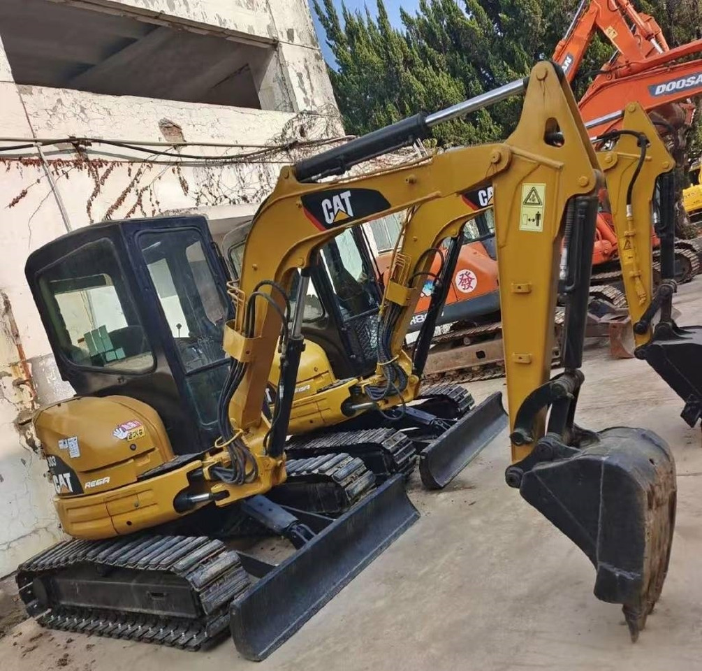 CAT 303 CR - Мини-экскаватор: фото 1 CAT 303 CR - Мини-экскаватор: фото 1