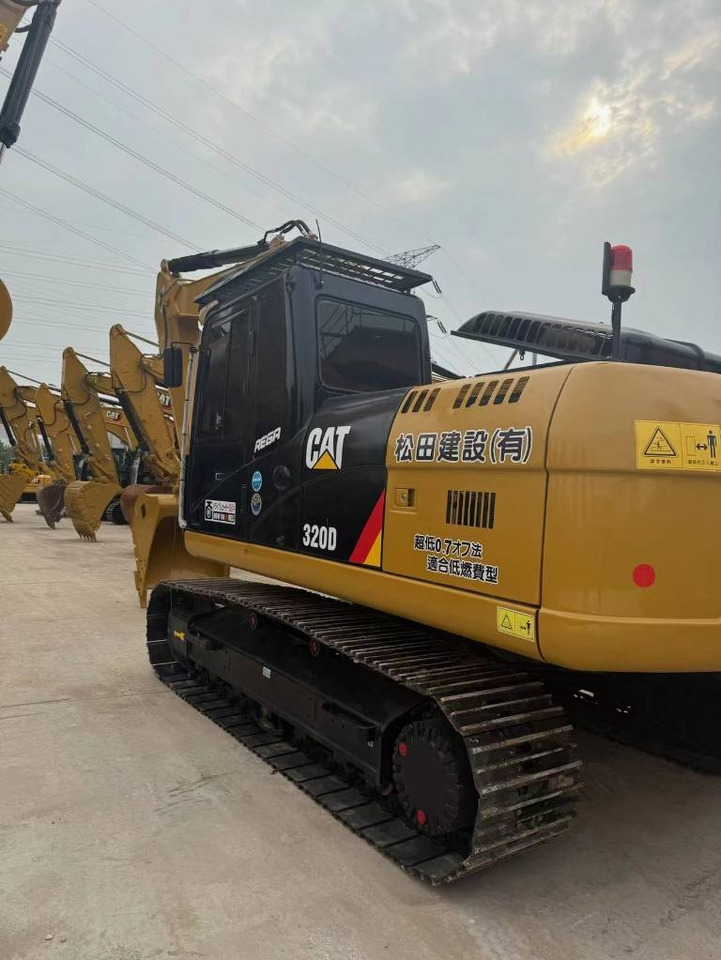 CAT 320D2L - Гусеничный экскаватор: фото 1 CAT 320D2L - Гусеничный экскаватор: фото 1