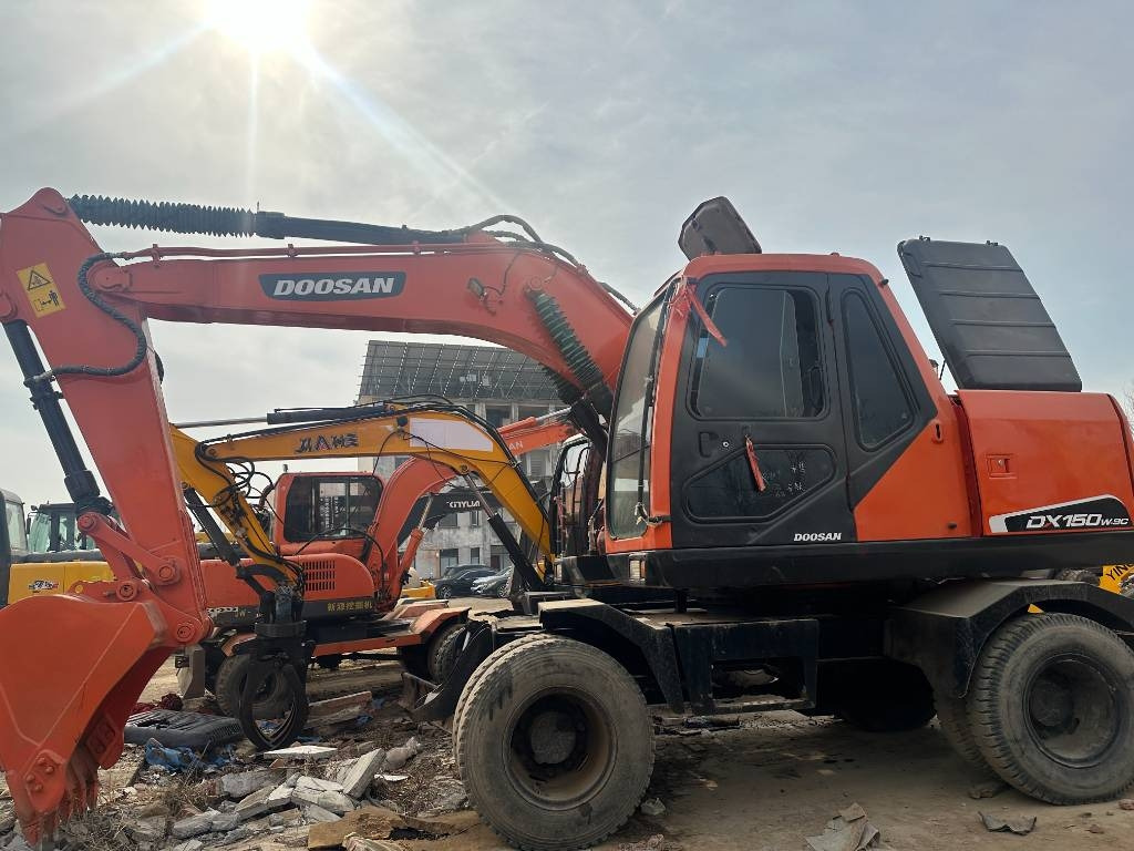 Doosan 150 W-7 - Колёсный экскаватор: фото 1 Doosan 150 W-7 - Колёсный экскаватор: фото 1