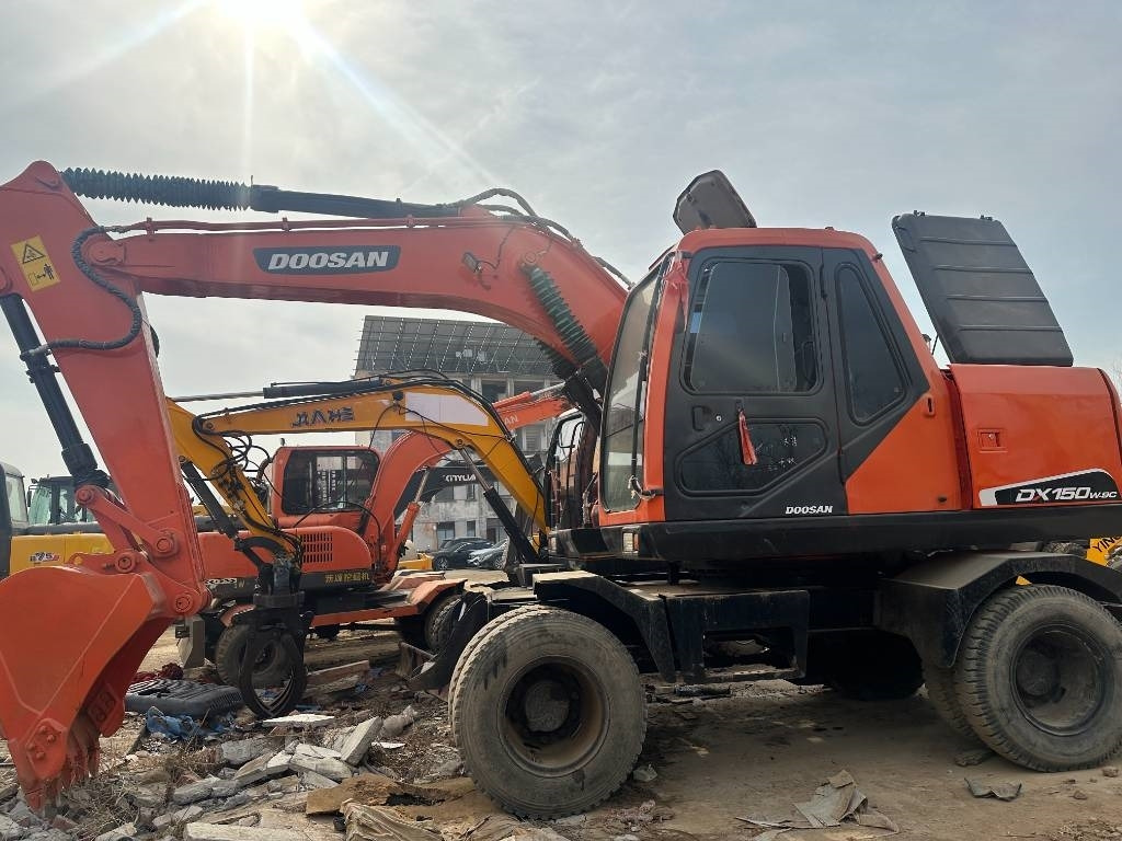 Doosan DH 150 W-7 - Колёсный экскаватор: фото 2 Doosan DH 150 W-7 - Колёсный экскаватор: фото 2