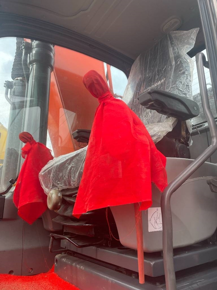 Doosan DX 225 LCA - Гусеничный экскаватор: фото 2 Doosan DX 225 LCA - Гусеничный экскаватор: фото 2