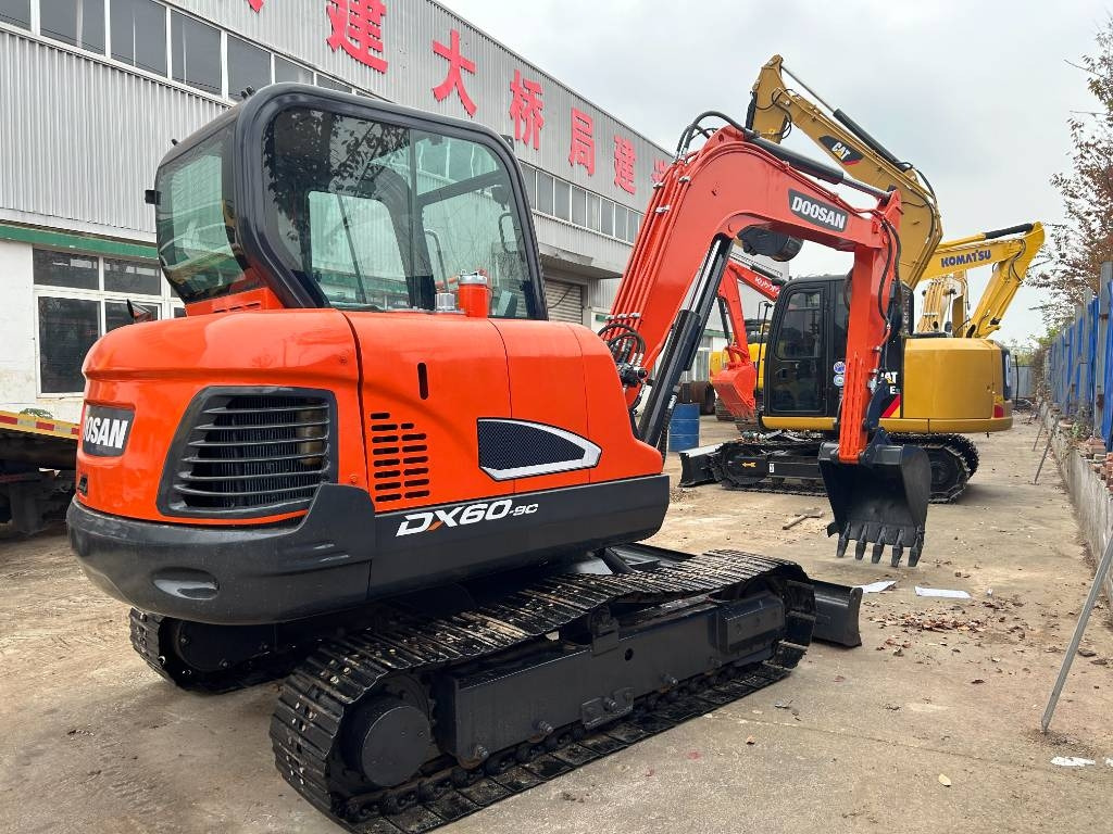 Doosan DX 60  - Гусеничный экскаватор: фото 1 Doosan DX 60  - Гусеничный экскаватор: фото 1