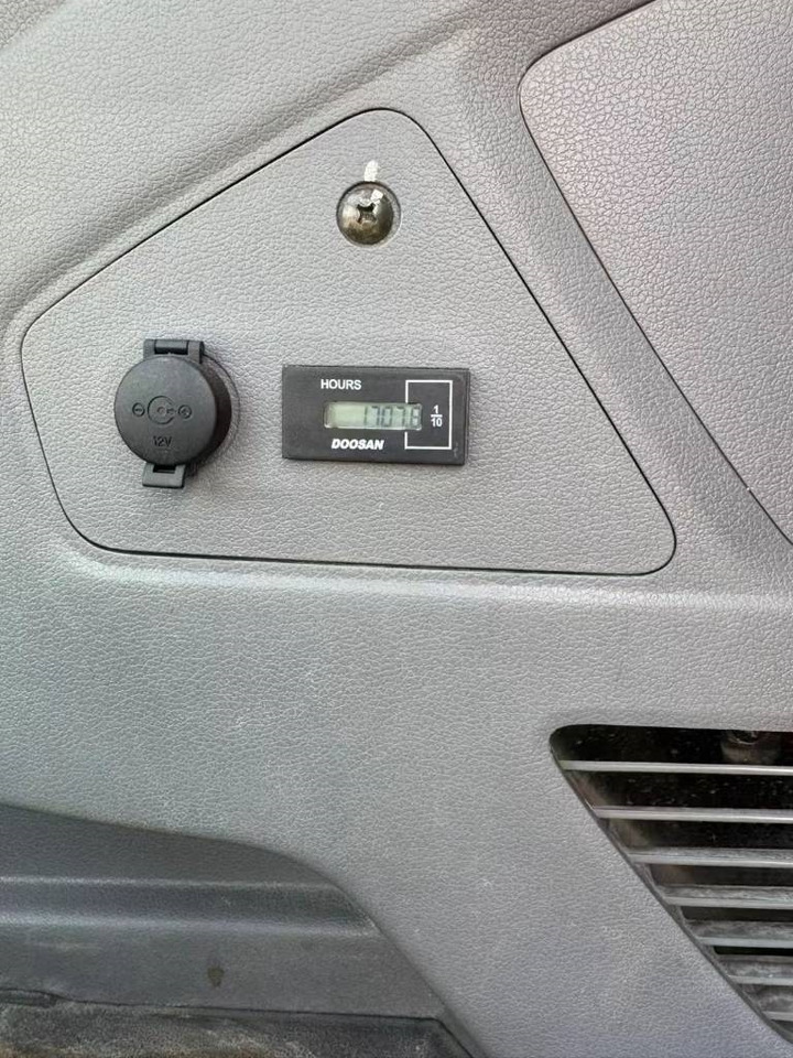 Гусеничный экскаватор Doosan DX 60: фото 12 Гусеничный экскаватор Doosan DX 60: фото 12