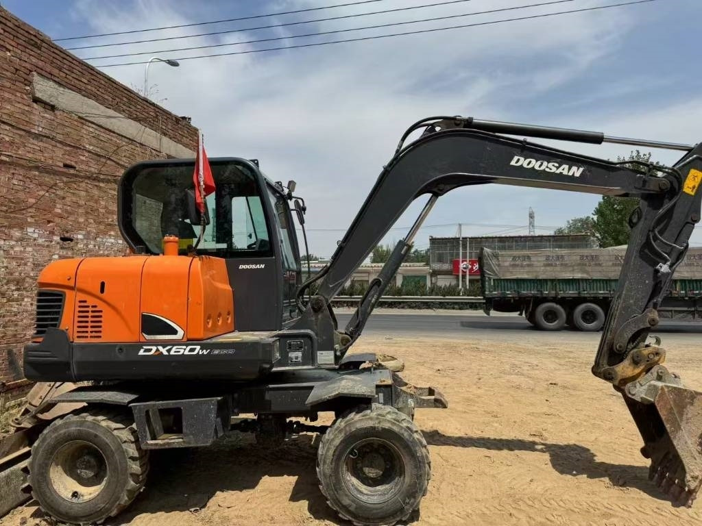 Doosan DX 60 - Гусеничный экскаватор: фото 3 Doosan DX 60 - Гусеничный экскаватор: фото 3