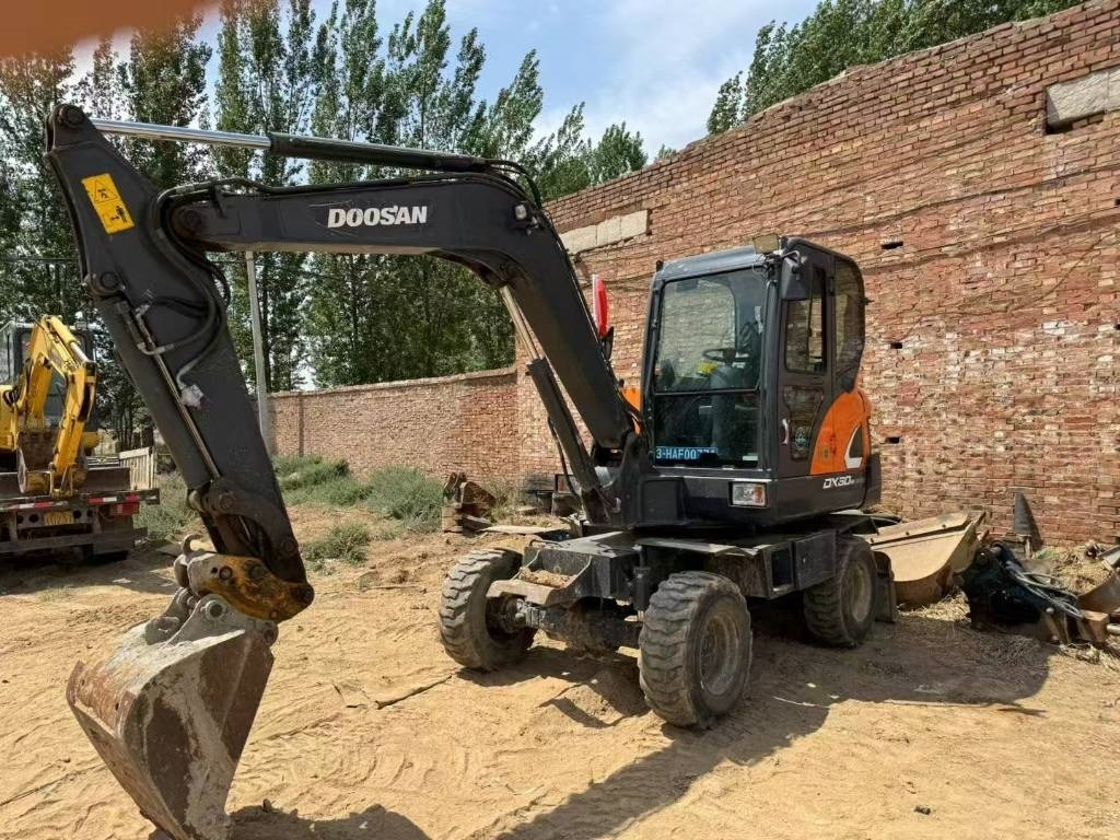 Гусеничный экскаватор Doosan DX 60: фото 9 Гусеничный экскаватор Doosan DX 60: фото 9