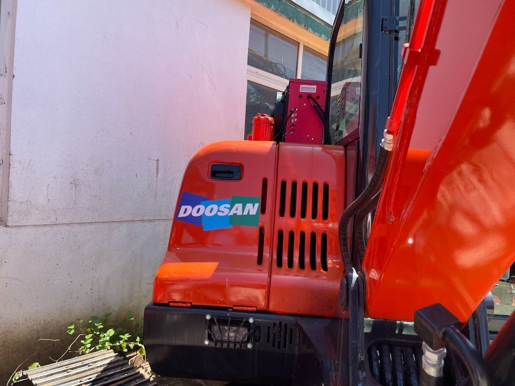 Doosan DX 60  - Гусеничный экскаватор: фото 2 Doosan DX 60  - Гусеничный экскаватор: фото 2