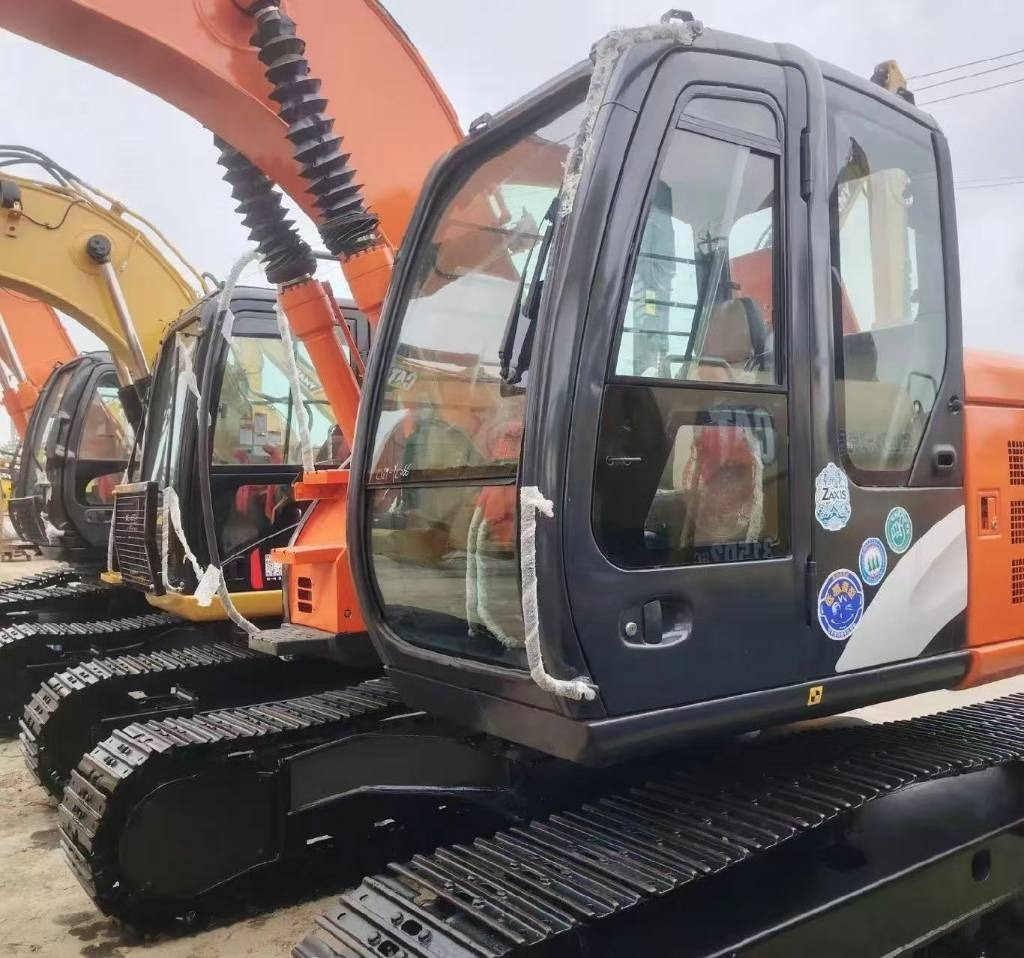 Hitachi 135US-6 - Гусеничный экскаватор: фото 4 Hitachi 135US-6 - Гусеничный экскаватор: фото 4
