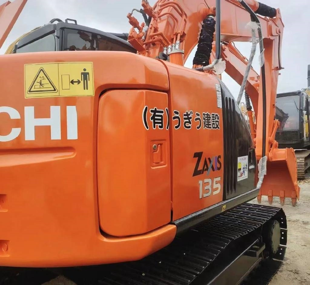 Hitachi 135US-6 - Гусеничный экскаватор: фото 1 Hitachi 135US-6 - Гусеничный экскаватор: фото 1