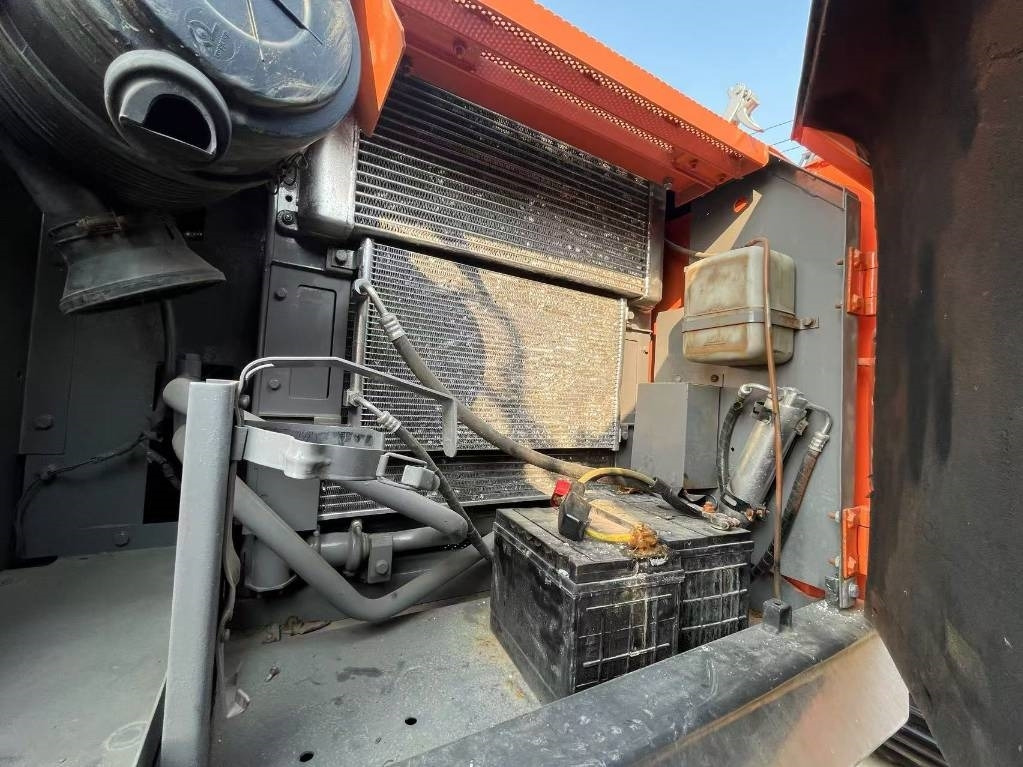 Hitachi ZX 160 - Гусеничный экскаватор: фото 2 Hitachi ZX 160 - Гусеничный экскаватор: фото 2