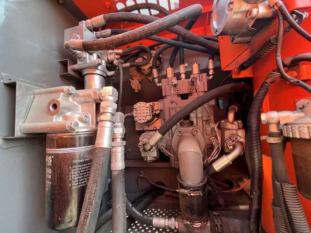 Hitachi ZX 160 - Гусеничный экскаватор: фото 5 Hitachi ZX 160 - Гусеничный экскаватор: фото 5